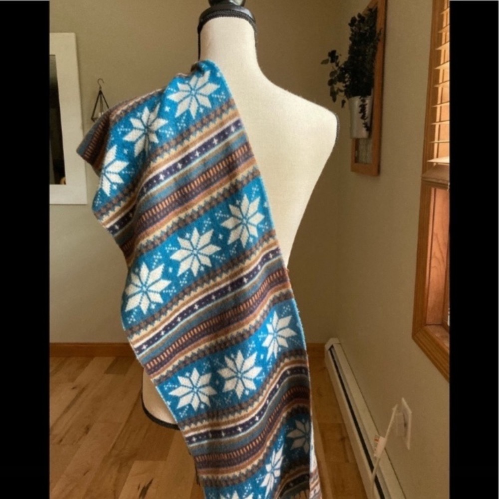 Scarf - Picture 3 of 5